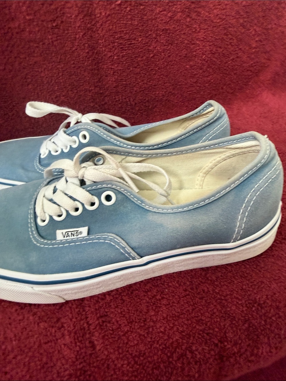 Vans men’s and women’s Low-Top Canvas Sneakers in Light Blue with White Laces - Picture 6 of 7